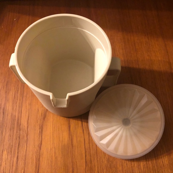 3/$40 Tupperware Vintage Creamer - Picture 3 of 4